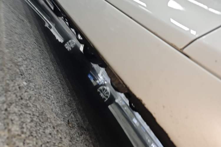 Used BMW 2 Series 2018 220i Convertible Coupe Sports Design Package Right Side Sill
