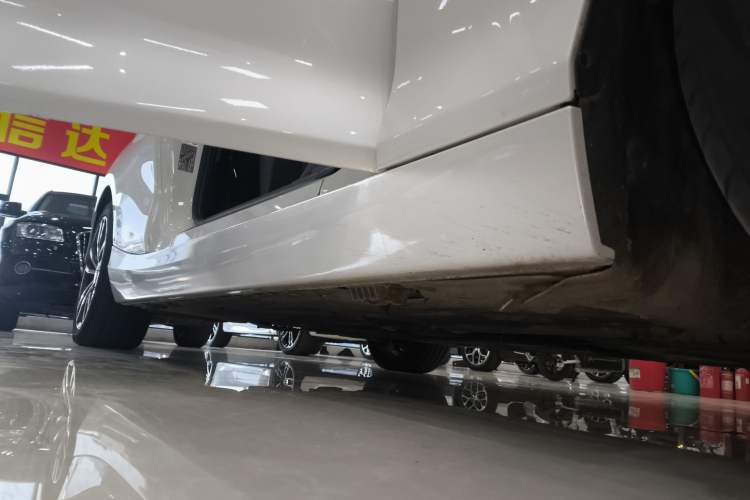Used BMW 2 Series 2018 220i Convertible Coupe Sports Design Package Right Side Sill