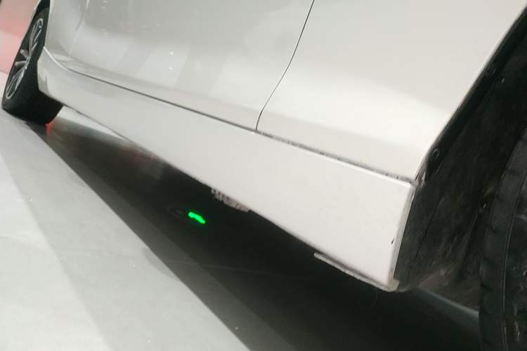 Used BMW 2 Series 2018 220i Sport Design Package Right Side Sill