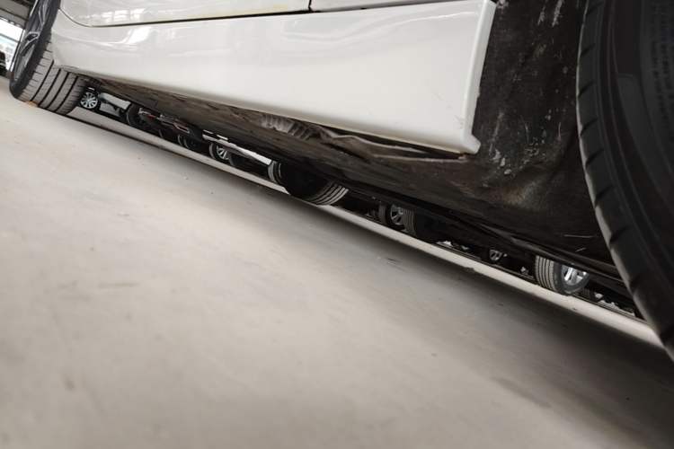 Used BMW 2 Series 2018 220i Convertible Coupe Sports Design Package Right Side Sill