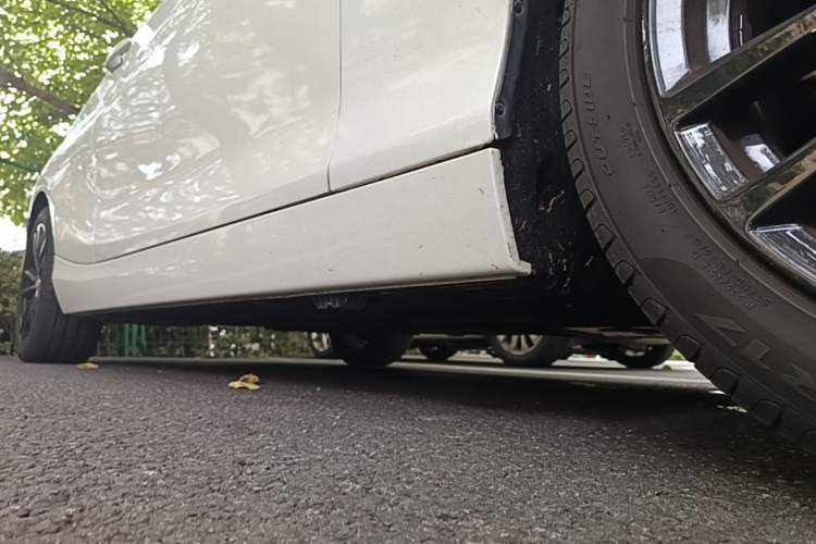 Used BMW 2 Series 2018 220i Sport Design Package Right Side Sill