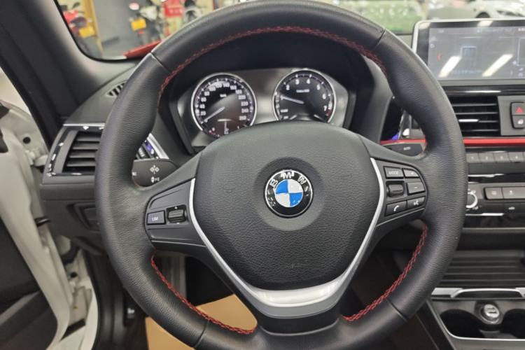 Used BMW 2 Series 2018 220i Convertible Coupe Sports Design Package Steering Wheel