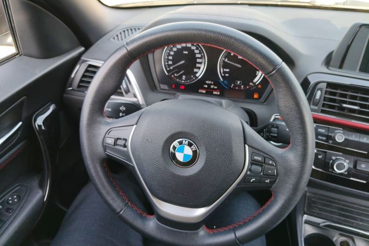Used BMW 2 Series 2018 220i Convertible Coupe Sports Design Package Steering Wheel