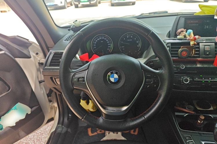 Used BMW 2 Series 2018 220i Convertible Coupe Sports Design Package Steering Wheel