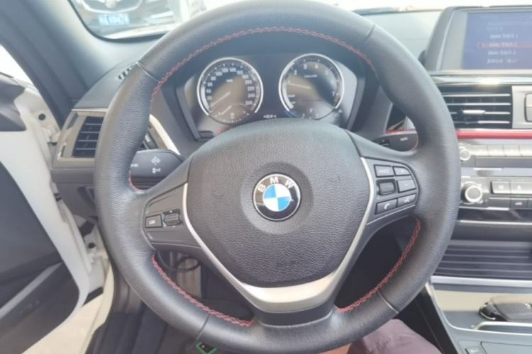 Used BMW 2 Series 2018 220i Convertible Coupe Sports Design Package Steering Wheel