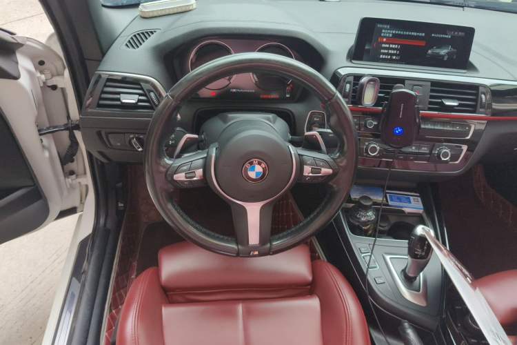 Used BMW 2 Series 2018 220i Convertible Coupe Sports Design Package Steering Wheel