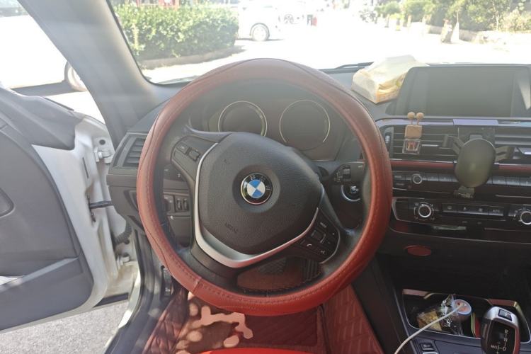 Used BMW 2 Series 2018 220i Convertible Coupe Sports Design Package Steering Wheel