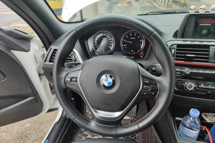 Used BMW 2 Series 2018 220i Convertible Coupe Sports Design Package Steering Wheel