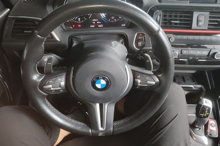 Used BMW 2 Series 2018 220i Convertible Coupe Sports Design Package Steering Wheel