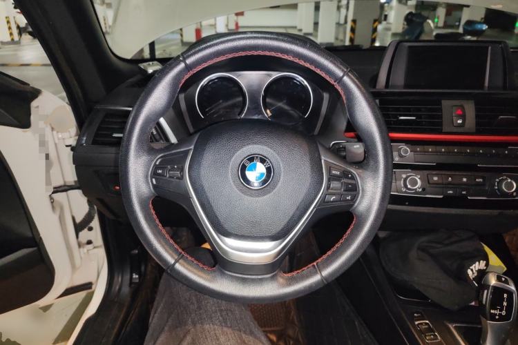 Used BMW 2 Series 2018 220i Convertible Coupe Sports Design Package Steering Wheel