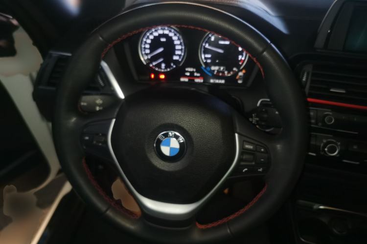 Used BMW 2 Series 2018 220i Convertible Coupe Sports Design Package Steering Wheel