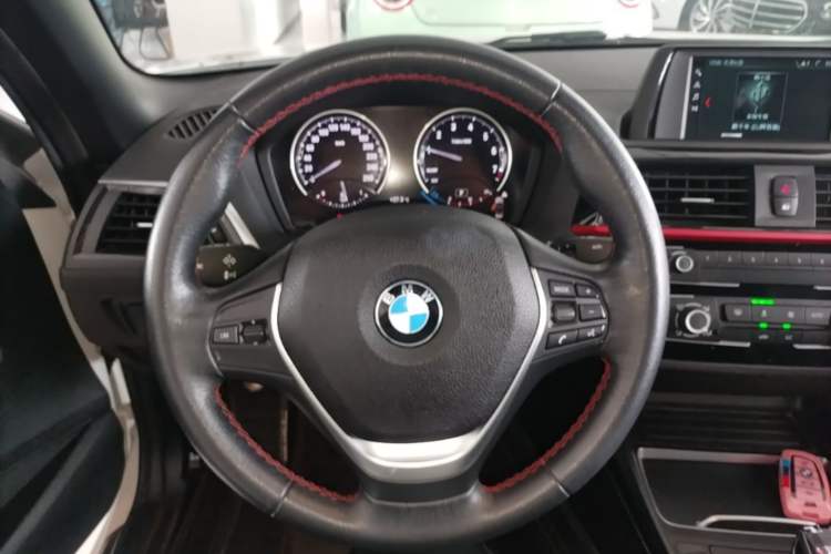 Used BMW 2 Series 2018 220i Convertible Coupe Sports Design Package Steering Wheel