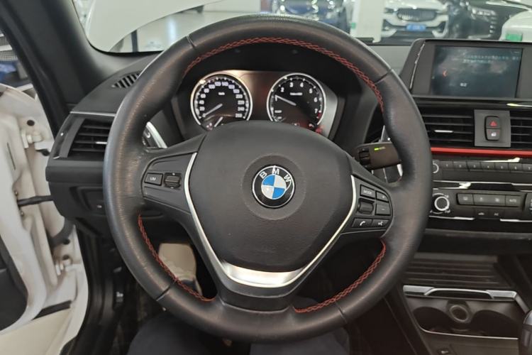 Used BMW 2 Series 2018 220i Convertible Coupe Sports Design Package Steering Wheel