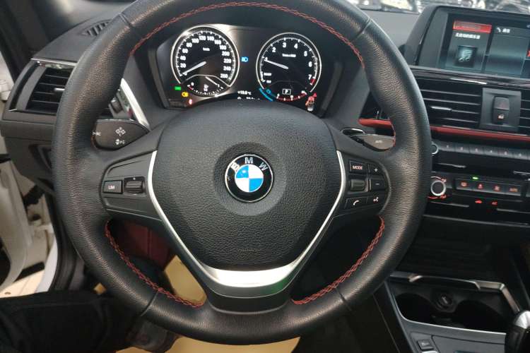 Used BMW 2 Series 2018 220i Convertible Coupe Sports Design Package Steering Wheel