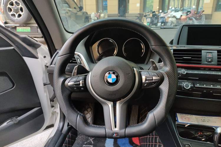 Used BMW 2 Series 2018 220i Sport Design Package Steering Wheel