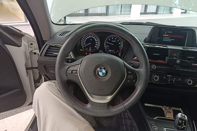 Used BMW 2 Series 2018 220i Sport Design Package Steering Wheel