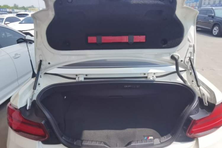 Used BMW 2 Series 2018 220i Convertible Coupe Sports Design Package Trunk