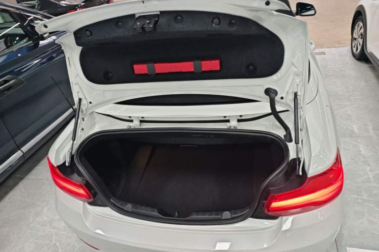 Used BMW 2 Series 2018 220i Convertible Coupe Sports Design Package Trunk