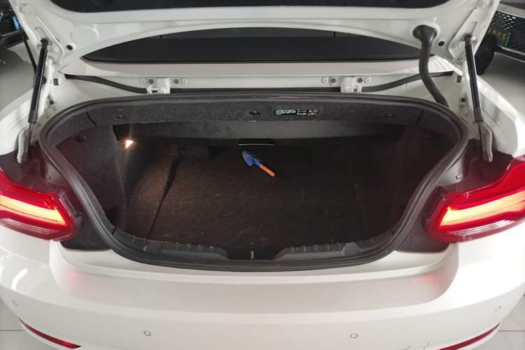 Used BMW 2 Series 2018 220i Convertible Coupe Sports Design Package Trunk