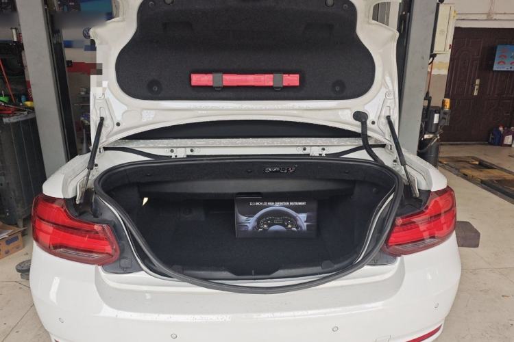Used BMW 2 Series 2018 220i Convertible Coupe Sports Design Package Trunk