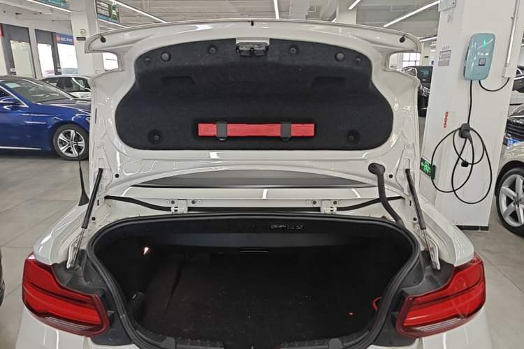 Used BMW 2 Series 2018 220i Convertible Coupe Sports Design Package Trunk