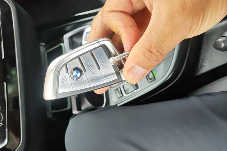 Used BMW 2 Series 2018 220i Convertible Coupe Sports Design Package Vehicle Key