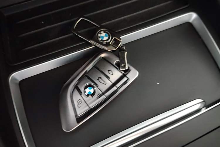 Used BMW 2 Series 2018 220i Convertible Coupe Sports Design Package Vehicle Key
