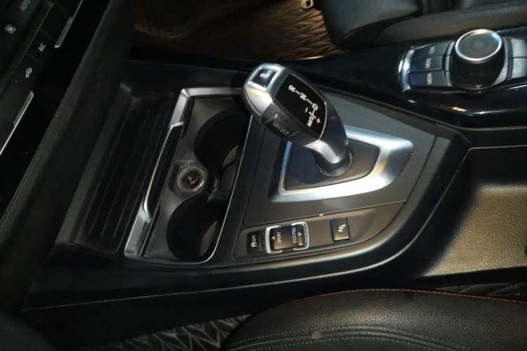 Used BMW 2 Series 2018 220i Convertible Coupe Sports Design Package Gear Lever