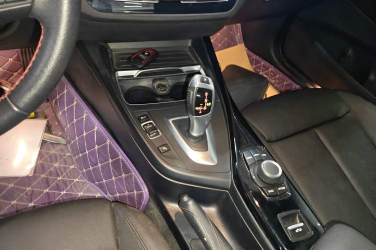 Used BMW 2 Series 2018 220i Convertible Coupe Sports Design Package Gear Lever