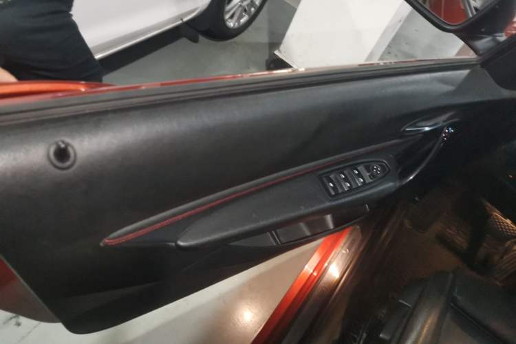 Used BMW 2 Series 2018 220i Convertible Coupe Sports Design Package Interior 6