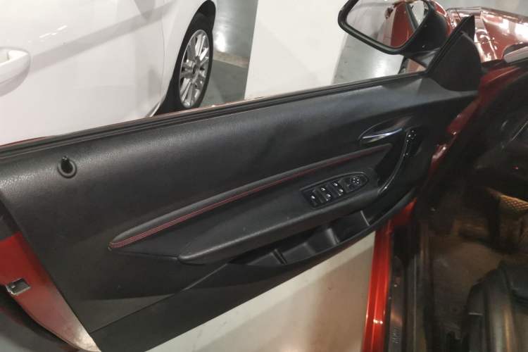 Used BMW 2 Series 2018 220i Convertible Coupe Sports Design Package Interior 7