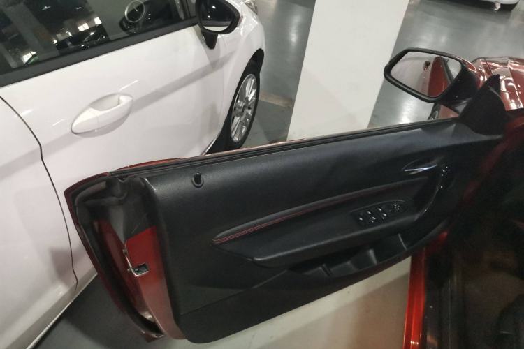 Used BMW 2 Series 2018 220i Convertible Coupe Sports Design Package Interior 8