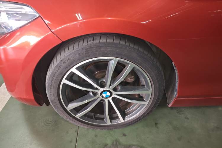 Used BMW 2 Series 2018 220i Convertible Coupe Sports Design Package Left Front Wheel Hub