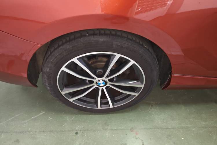 Used BMW 2 Series 2018 220i Convertible Coupe Sports Design Package Right Rear Wheel Hub