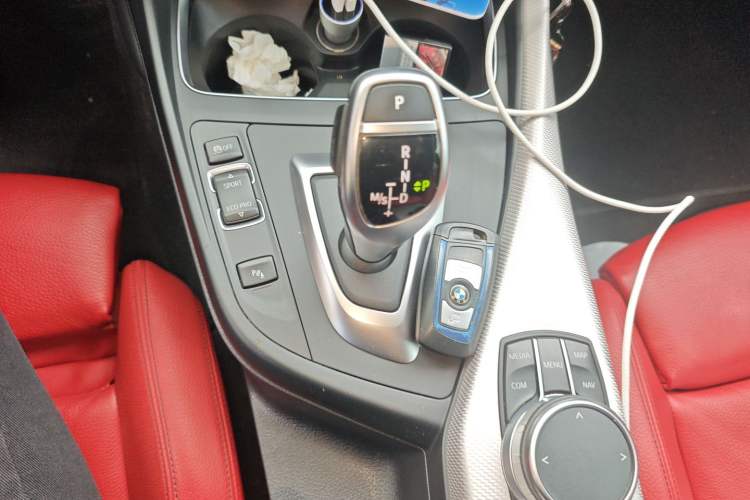 Used BMW 2 Series 2019 225i Luxury Model with M Sport Package Gear Lever