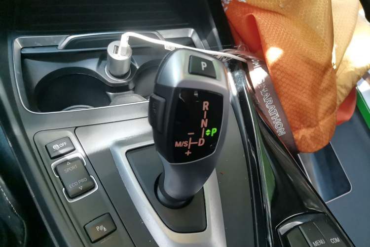 Used BMW 2 Series 2019 225i Sport Design Package Gear Lever