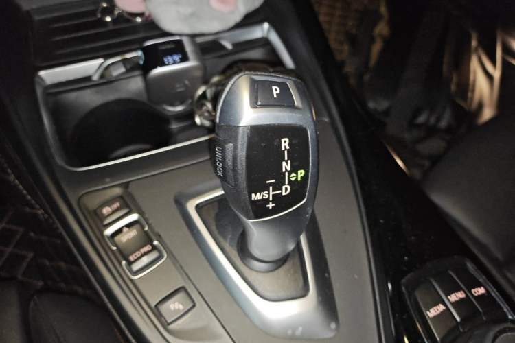 Used BMW 2 Series 2019 225i Sport Design Package Gear Lever