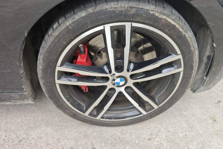 Used BMW 2 Series 2019 225i Luxury Model with M Sport Package Right Front Wheel Hub