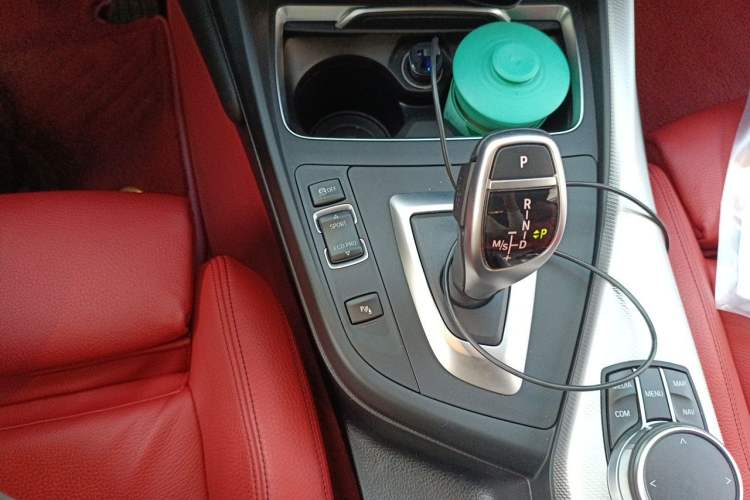 Used BMW 2 Series 2019 225i Luxury Model with M Sport Package Gear Lever