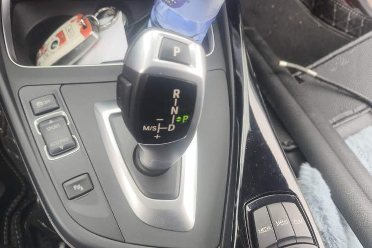 Used BMW 2 Series 2019 225i Convertible Coupe Sports Design Package Gear Lever