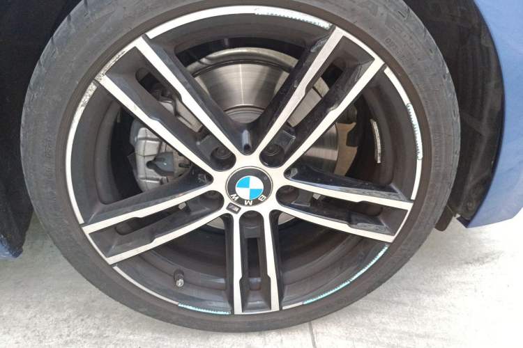 Used BMW 2 Series 2019 225i Luxury Model with M Sport Package Right Front Wheel Hub