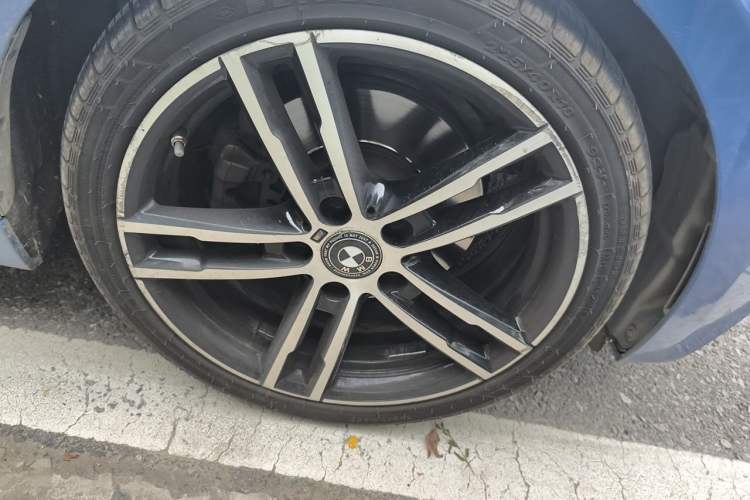 Used BMW 2 Series 2019 225i Convertible Coupe Luxury Edition M Sport Package Right Front Wheel Hub