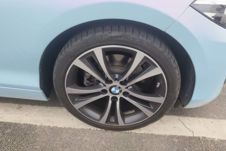 Used BMW 2 Series 2019 225i Convertible Coupe Sports Design Package Right Front Wheel Hub