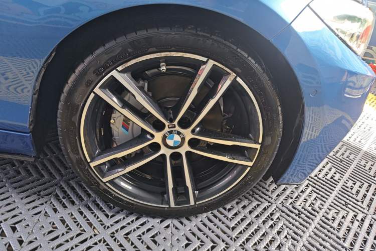 Used BMW 2 Series 2019 225i Convertible Coupe Luxury Edition M Sport Package Right Front Wheel Hub