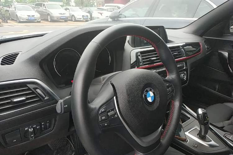 Used BMW 2 Series 2019 225i Convertible Coupe Sports Design Package Center Console