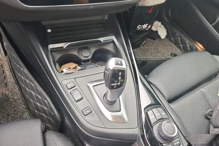 Used BMW 2 Series 2019 225i Sport Design Package Gear Lever