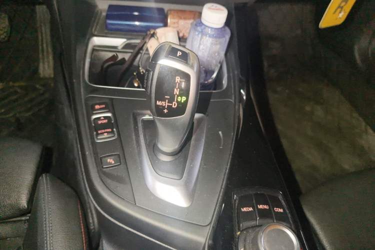 Used BMW 2 Series 2019 225i Convertible Coupe Sports Design Package Gear Lever
