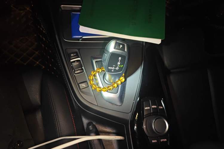 Used BMW 2 Series 2019 225i Convertible Coupe Sports Design Package Gear Lever