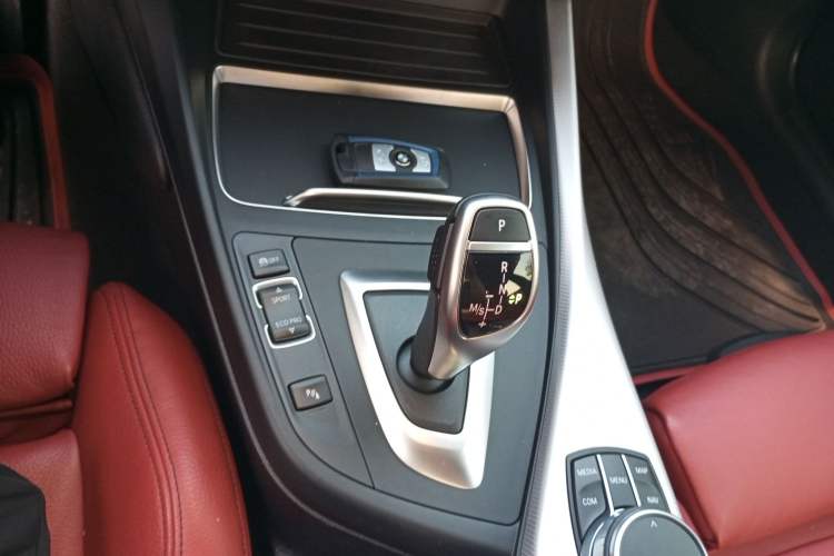 Used BMW 2 Series 2019 225i Luxury Model with M Sport Package Gear Lever