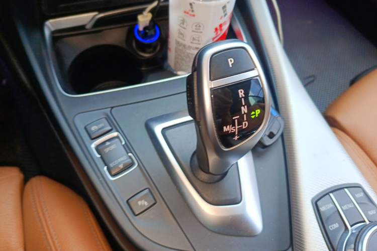 Used BMW 2 Series 2019 225i Convertible Coupe Luxury Edition M Sport Package Gear Lever